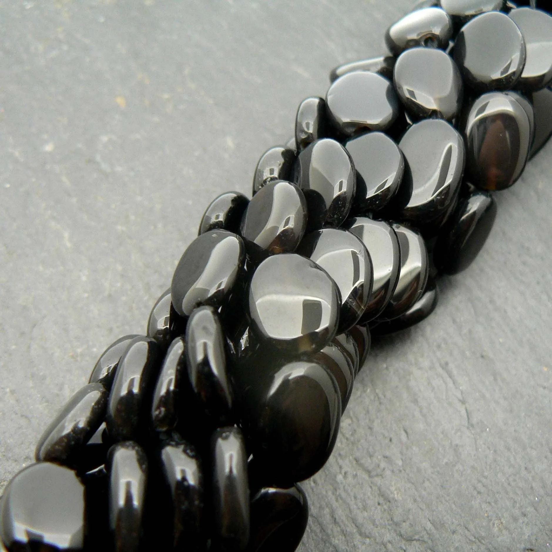 Black Onyx Plain Oval Beads 15" Strand