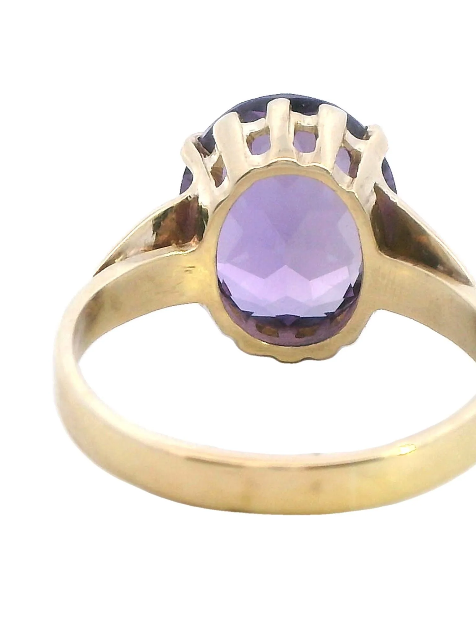 Enchanting Yellow Gold Ring with Captivating Colour Change Sapphire